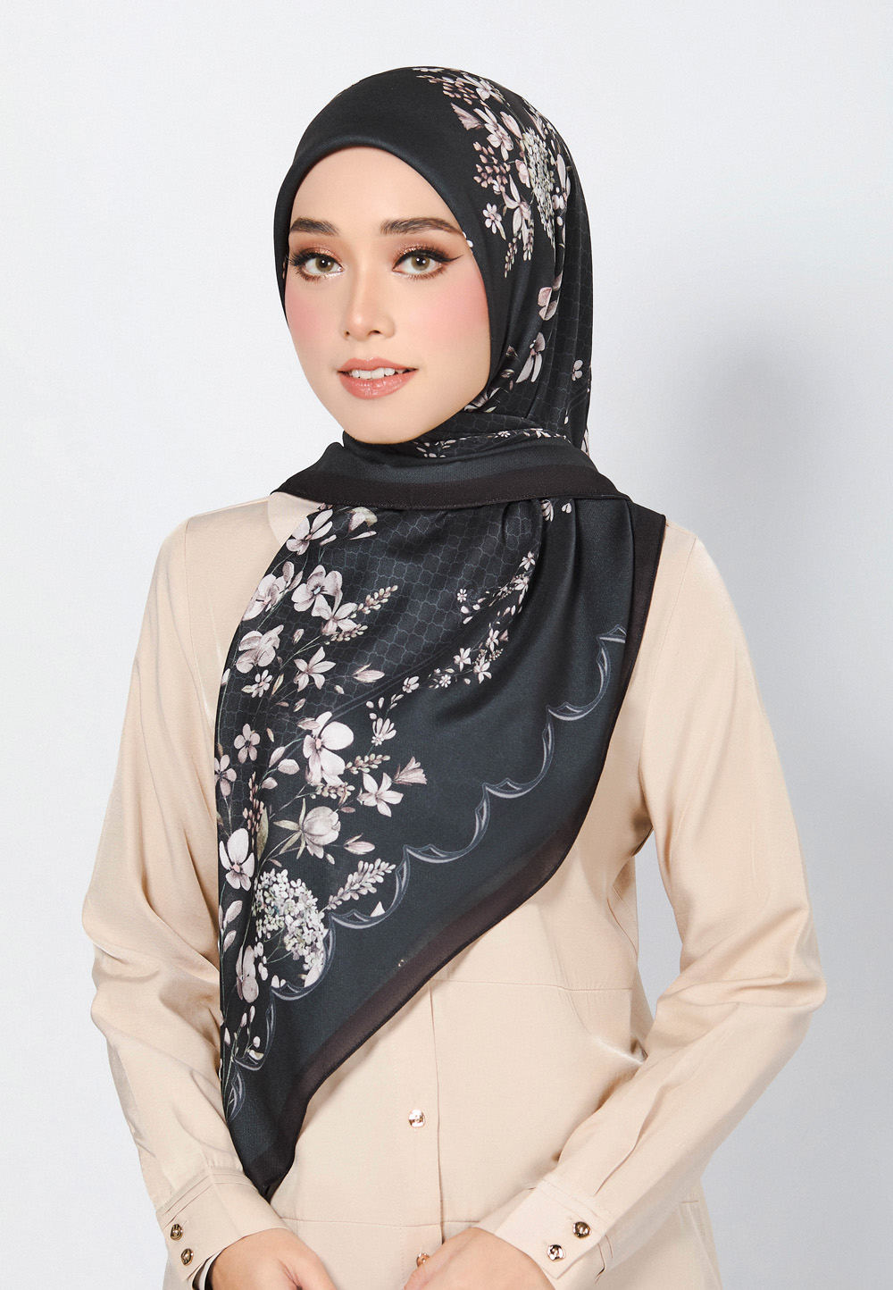 SQ CARELLA VOILE IN BLACK