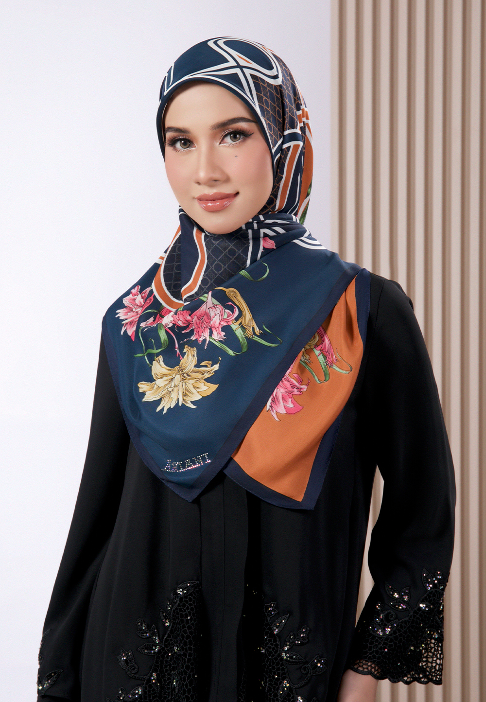 SQ JASMINE TWILL IN NAVY (DIAMOND)