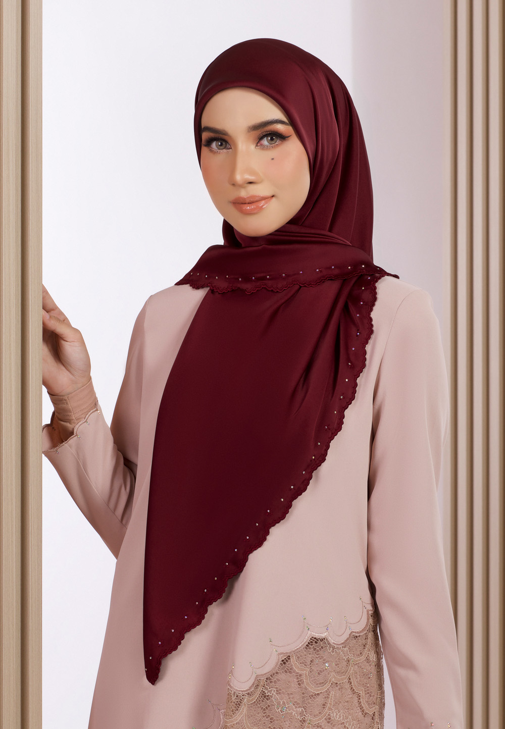 SQ GRACE EMBROIDERY PLAIN IN MAROON (DIAMOND)