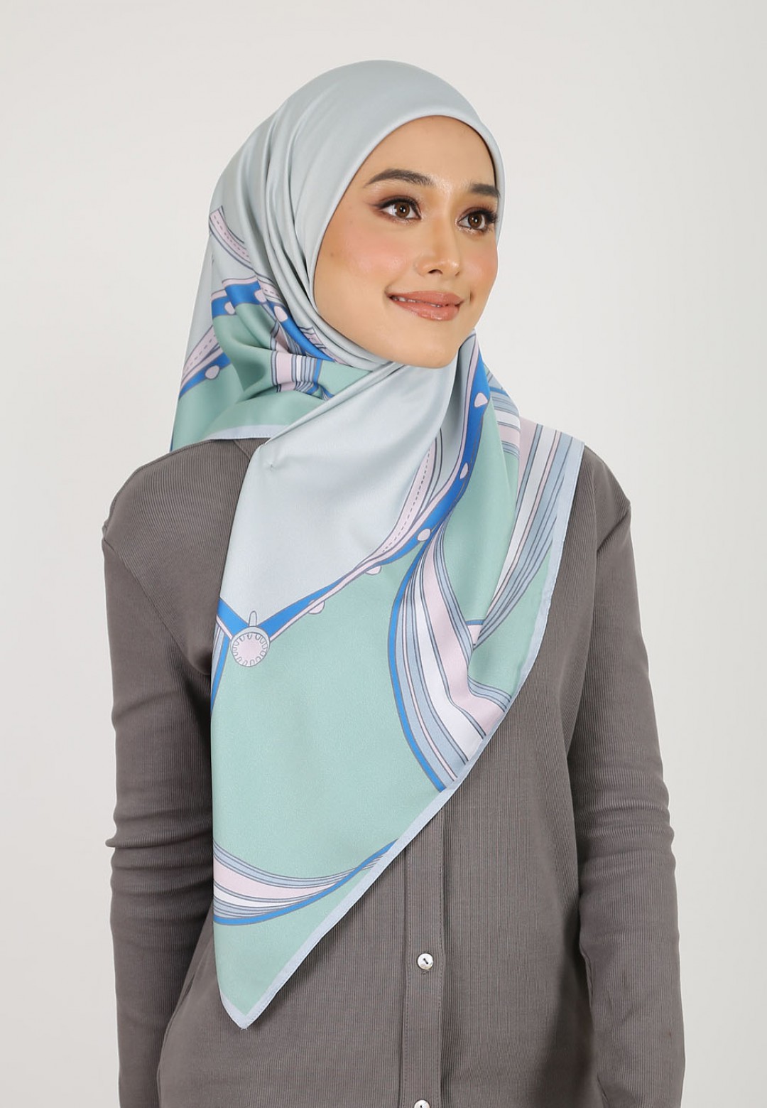 SQ 190 CHIC NAOMI