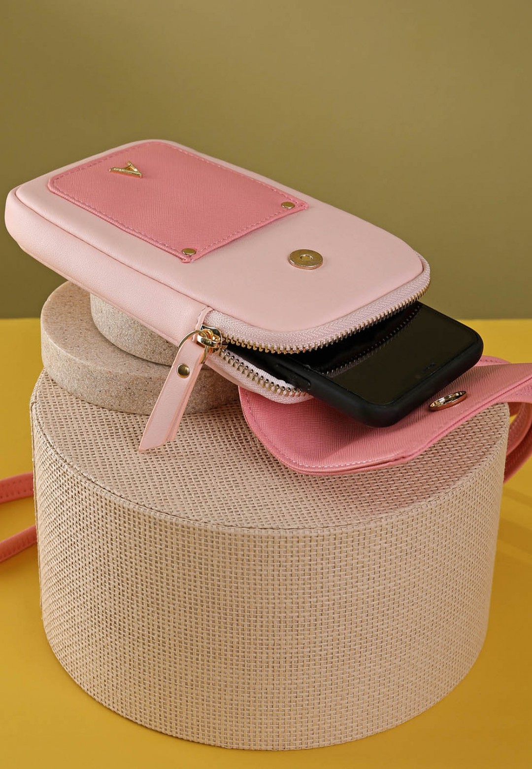 SADDLE PHONE POUCH