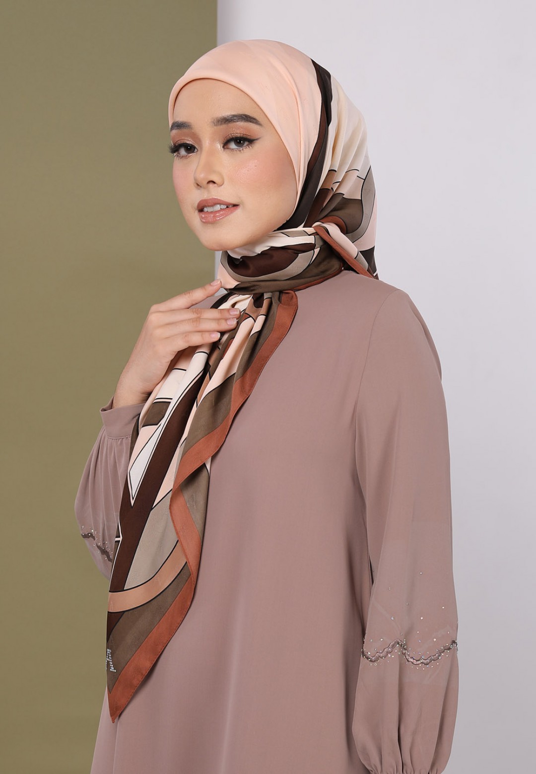 SQ LAURIE TWILL PTD 190