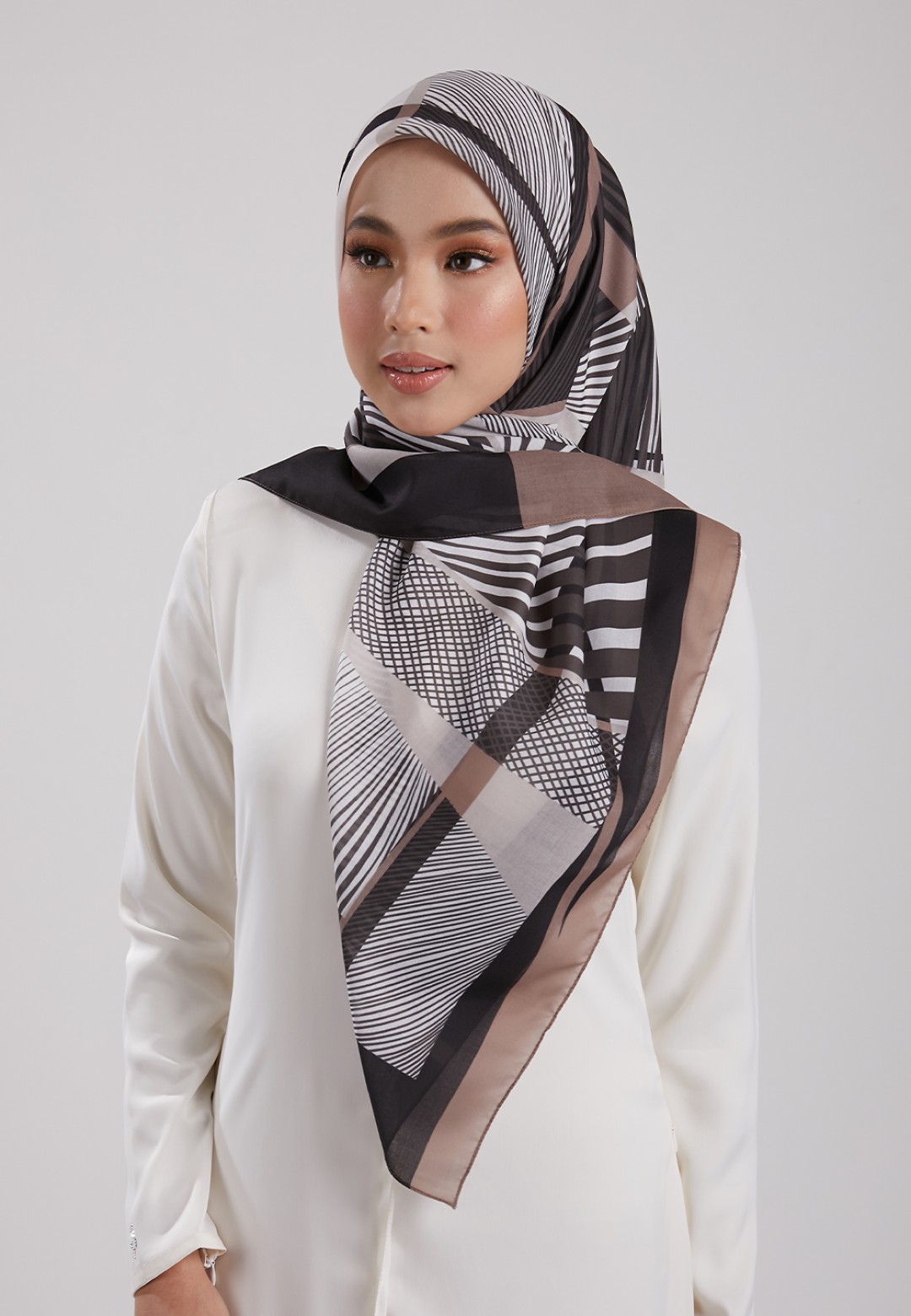 SQ 119  RHEA VOILE PTD