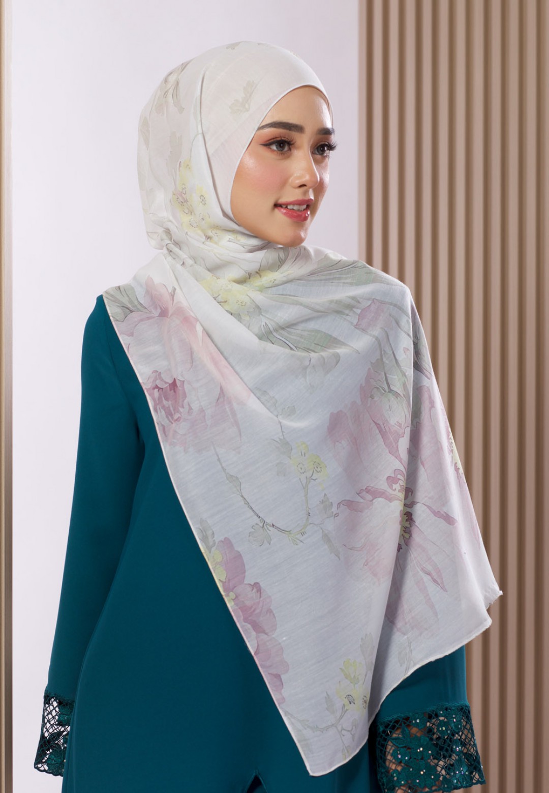 SHAWL AMBER VOILE PTD 119