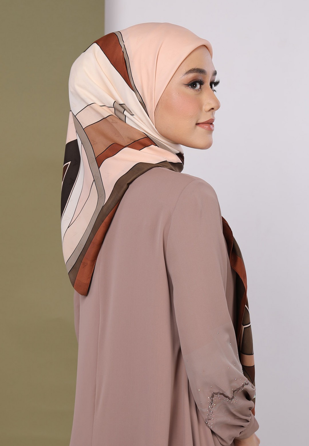 SQ LAURIE TWILL PTD 190