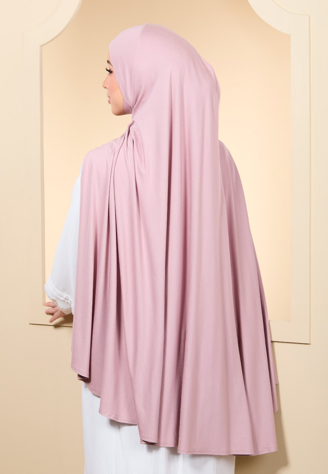 KHIMAR TANEEM