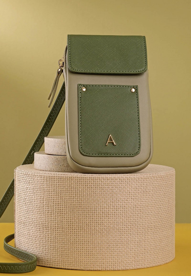 SADDLE PHONE POUCH