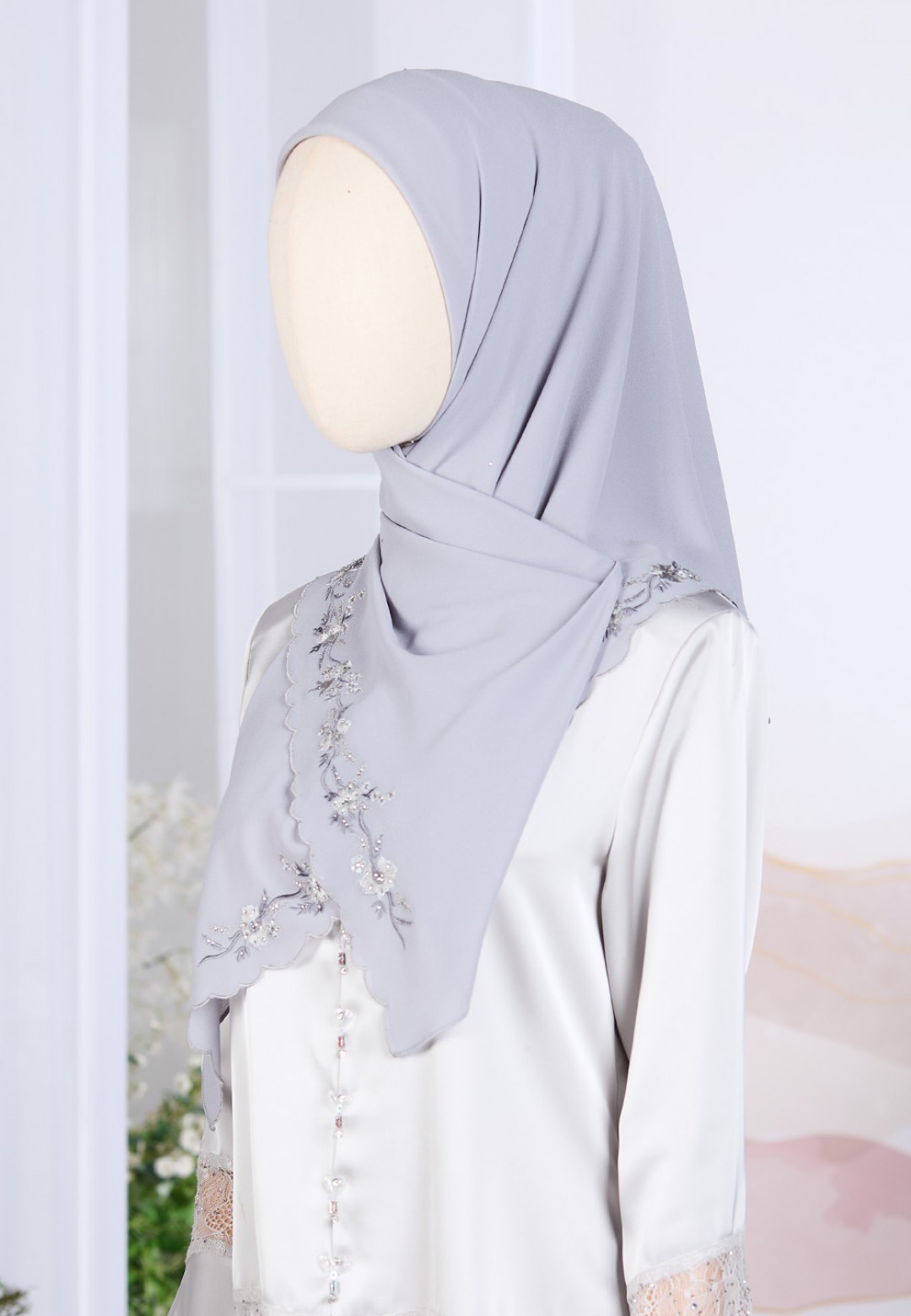 SQ HALYMAH PLAIN EMBROIDERY DIAMOND