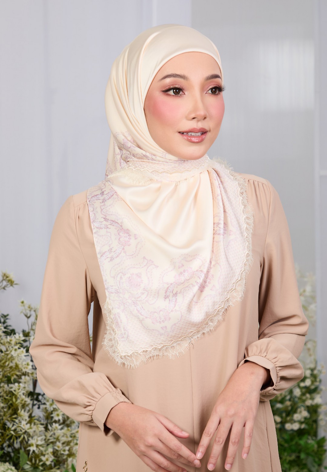 SQ WAYLA PRINTED WITH LACE