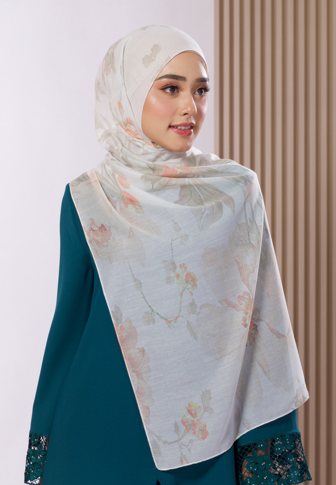 SHAWL AMBER VOILE PTD 119