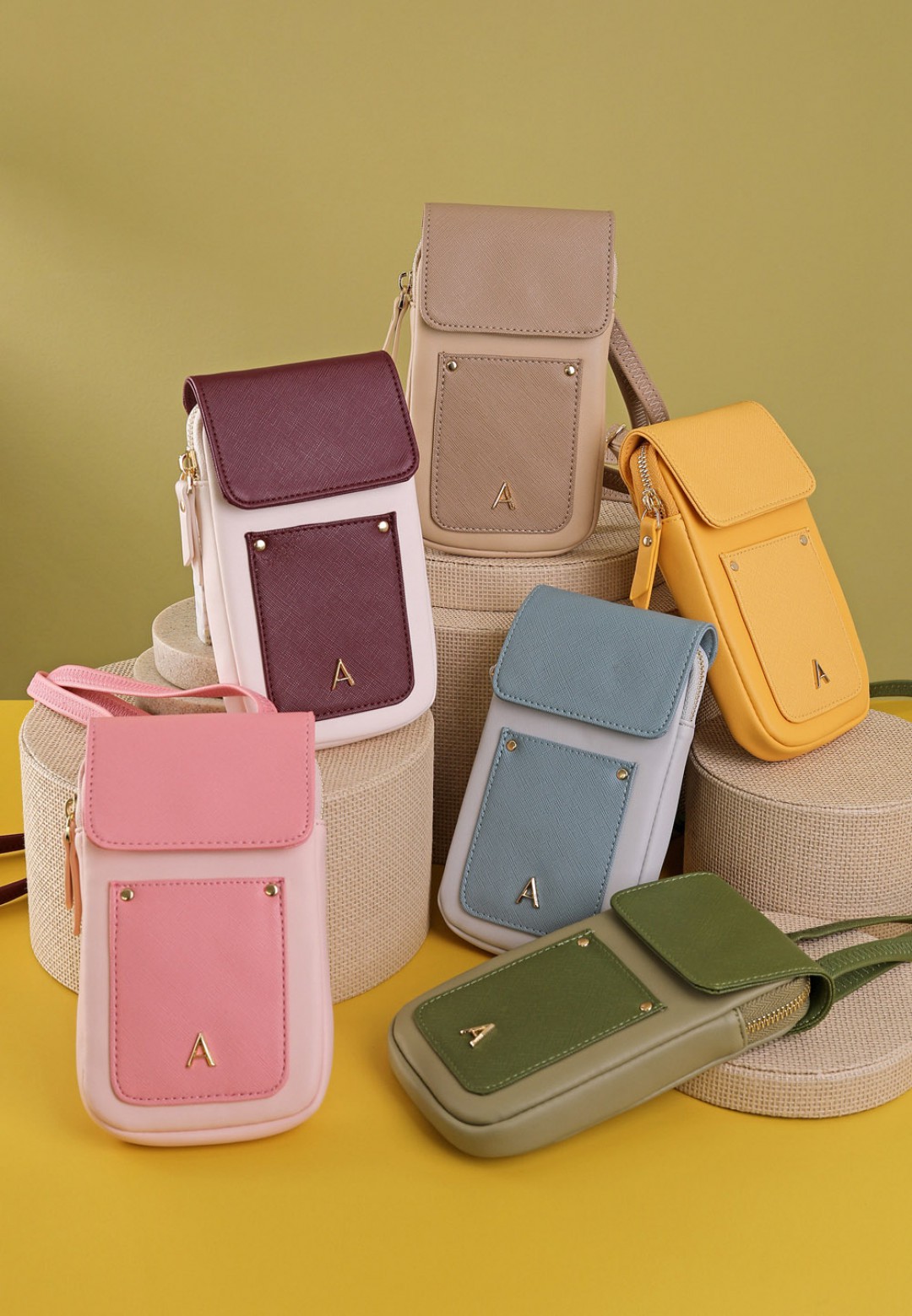 SADDLE PHONE POUCH