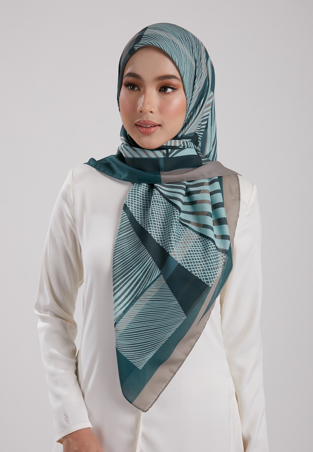SQ 119  RHEA VOILE PTD