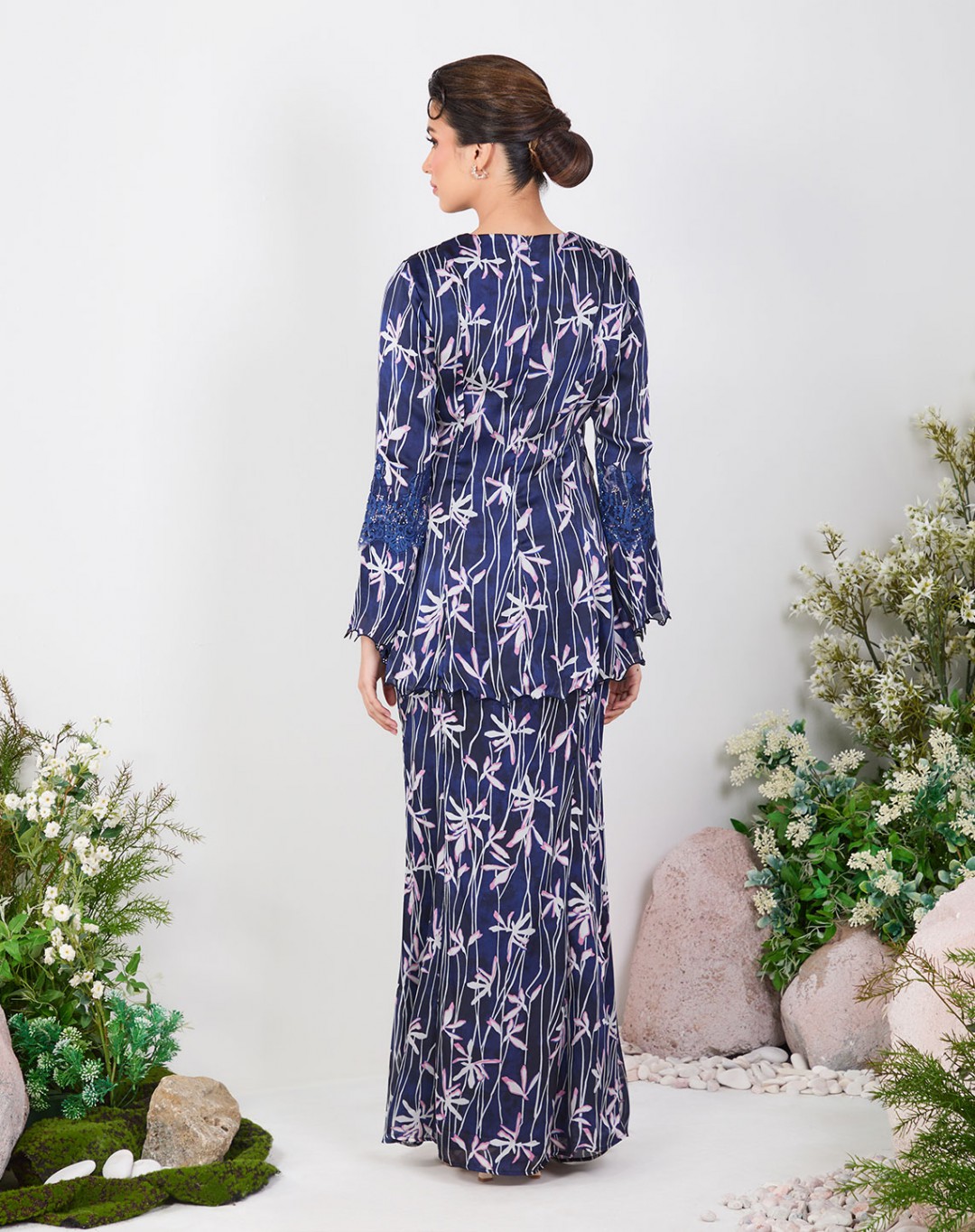 ALISHNA BAJU KURUNG