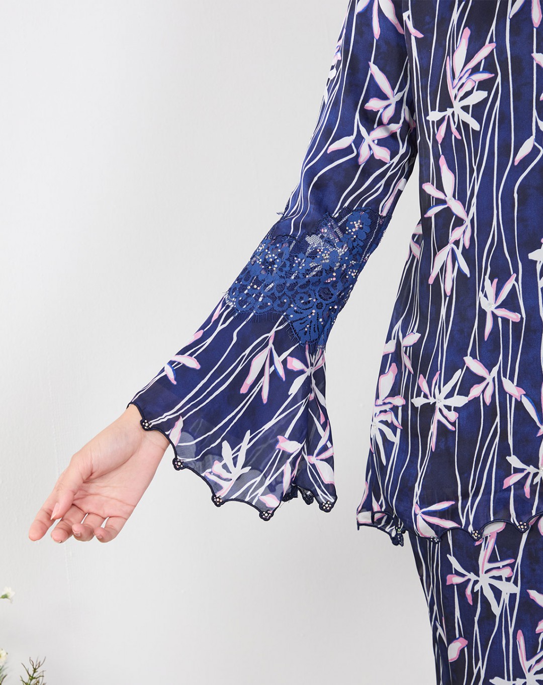 ALISHNA BAJU KURUNG