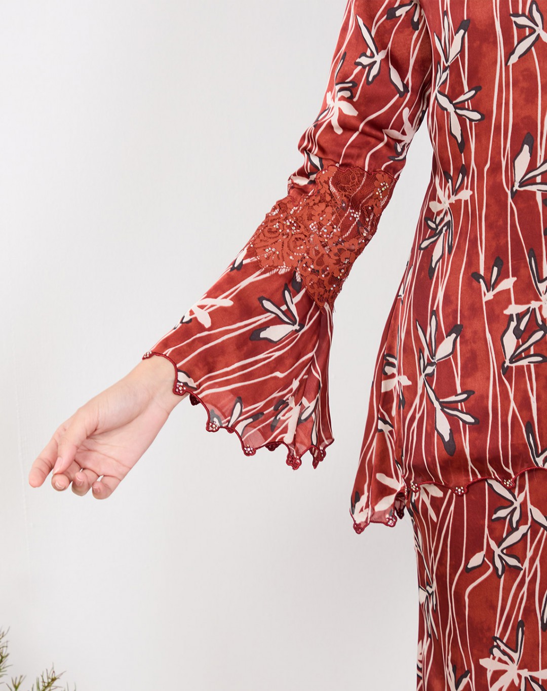 ALISHNA BAJU KURUNG