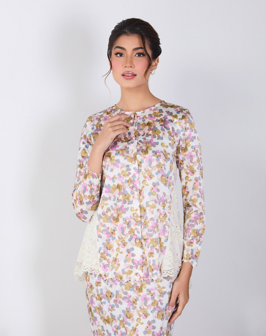 AMILI BAJU KURUNG