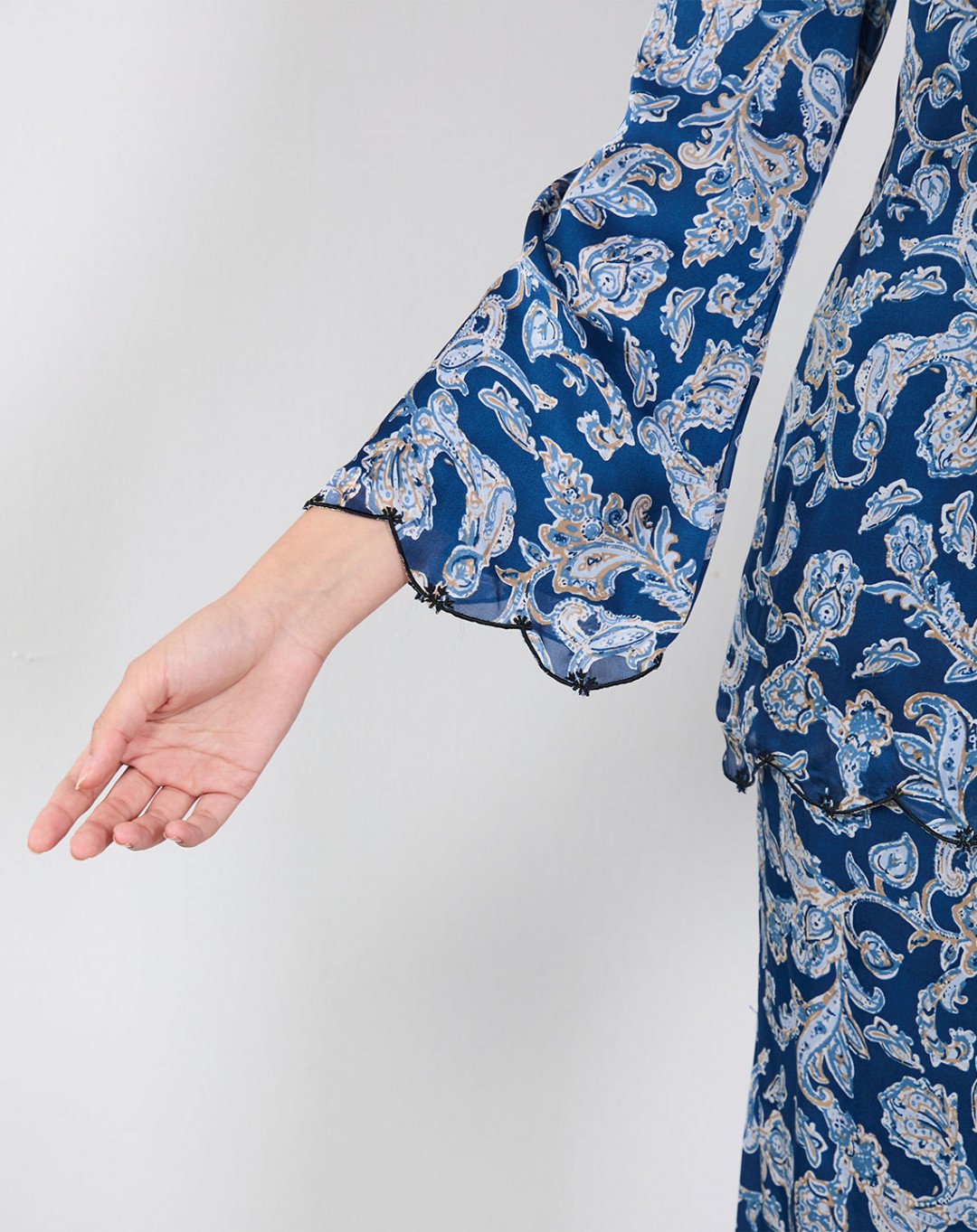 NUREEN BAJU KURUNG