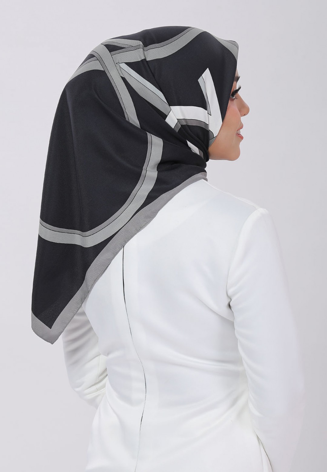 SQ BEIGE MONO PTD 179