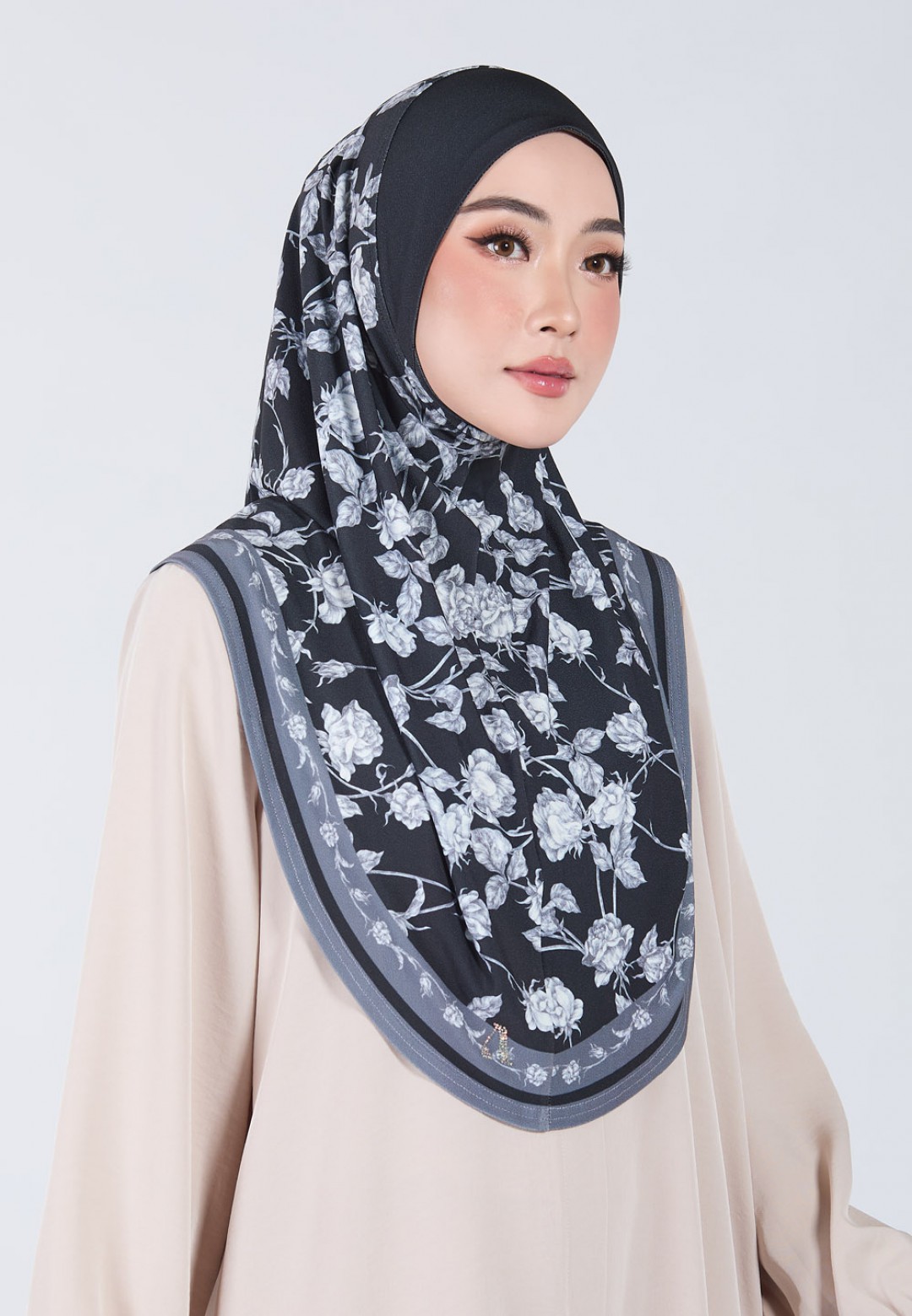 TIARA NISREEN STD S/A