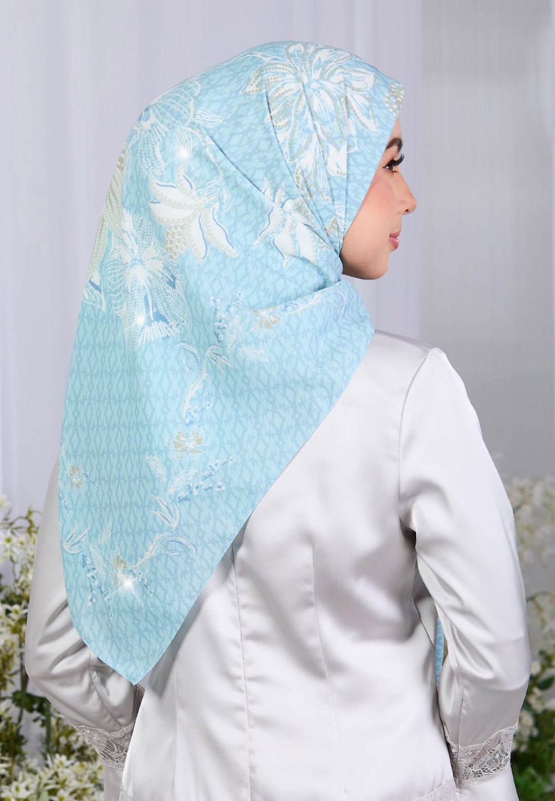 SQ DOVE PETALS PRINTED DIAMOND