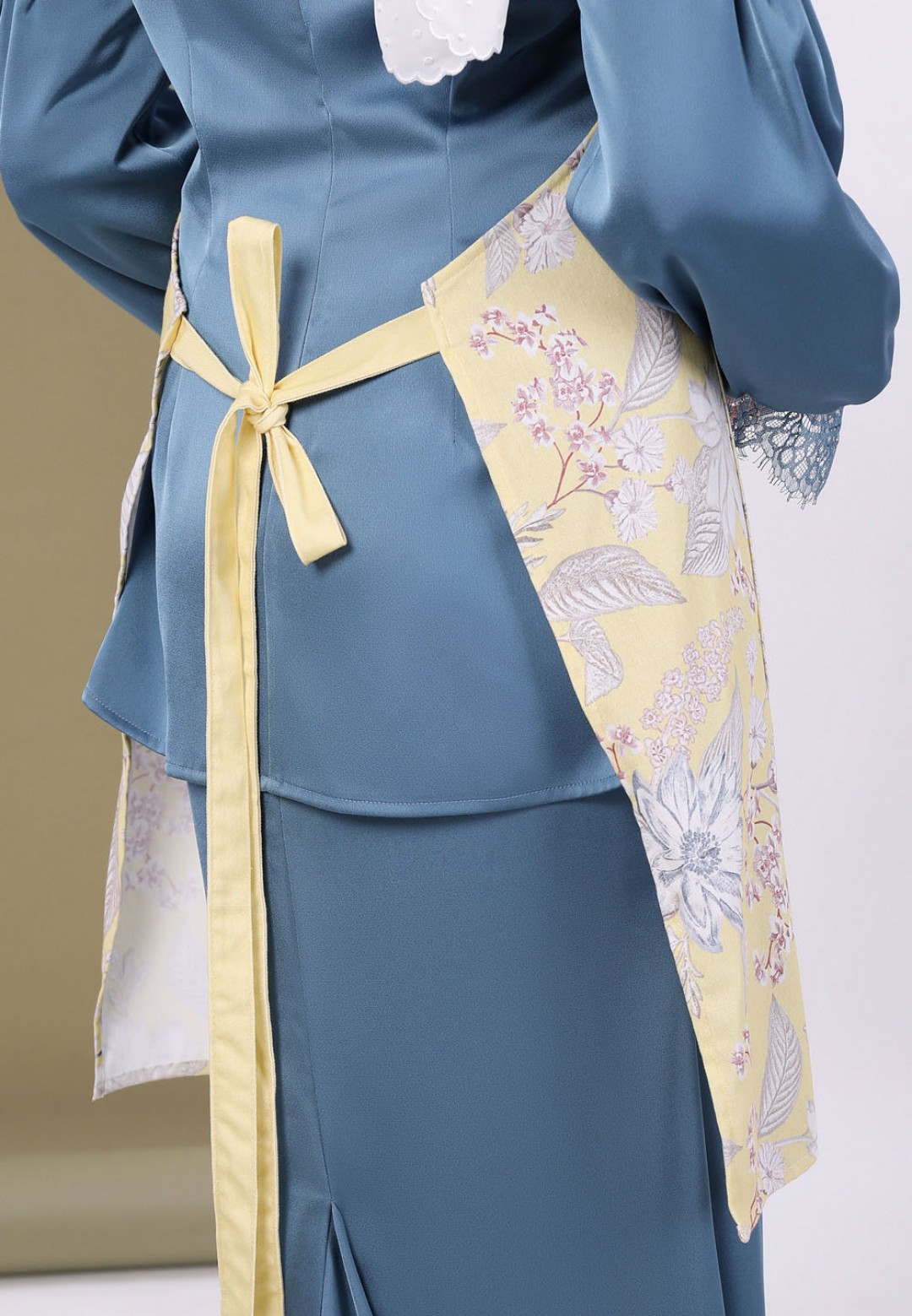 BOTANICAL APRON