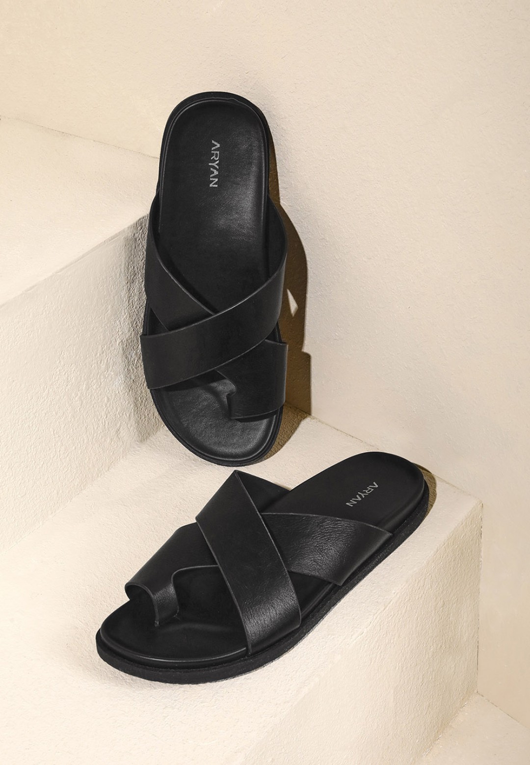 CRISS CROSS TOE SANDALS