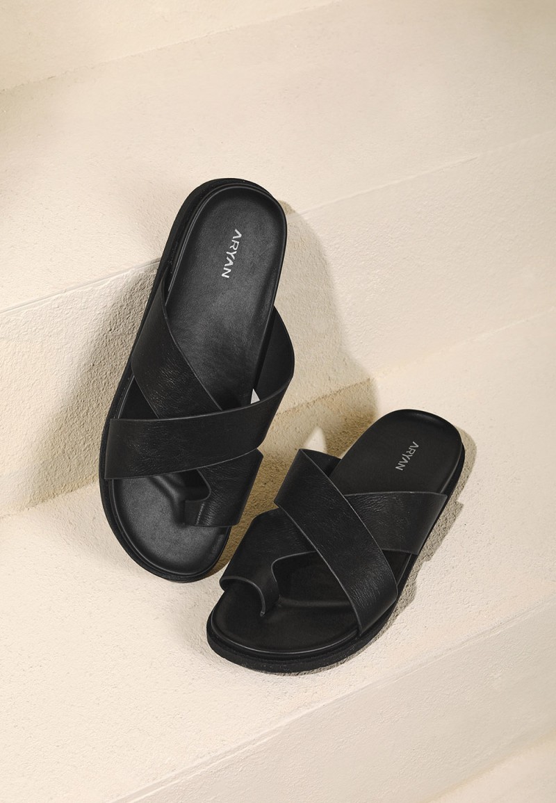 CRISS CROSS TOE SANDALS