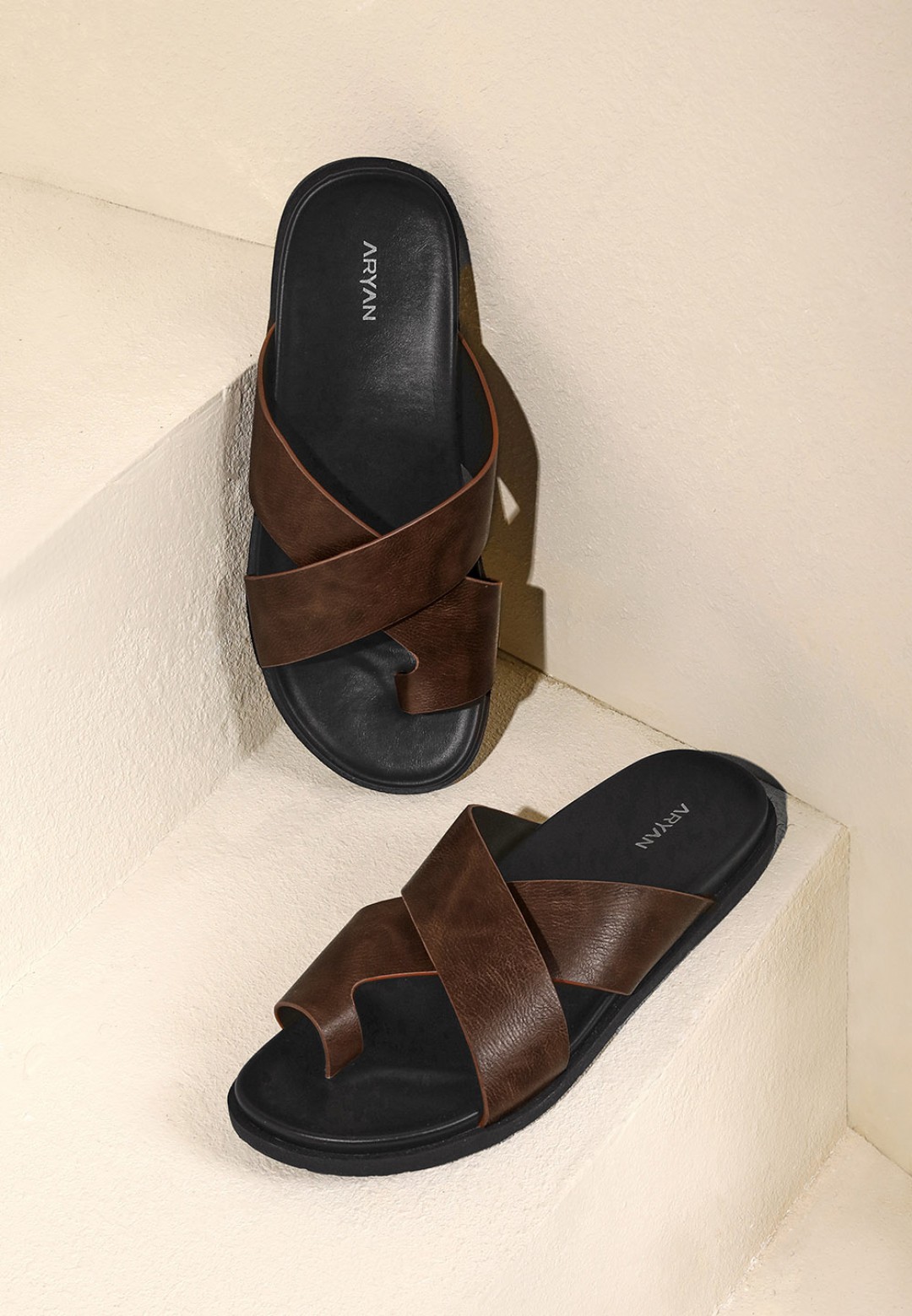 CRISS CROSS TOE SANDALS