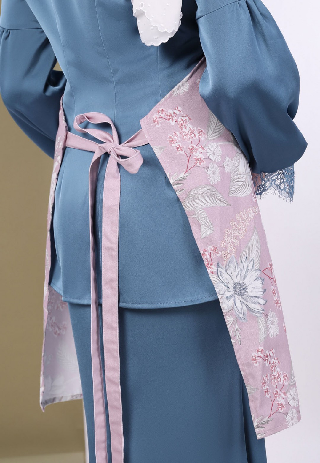 BOTANICAL APRON