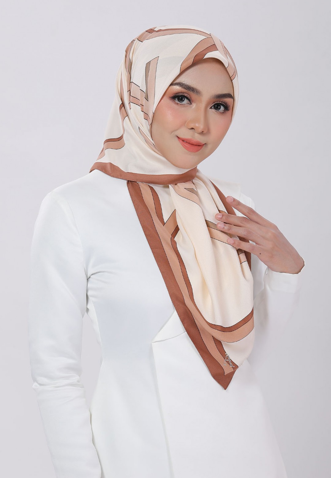 SQ BEIGE MONO PTD 179