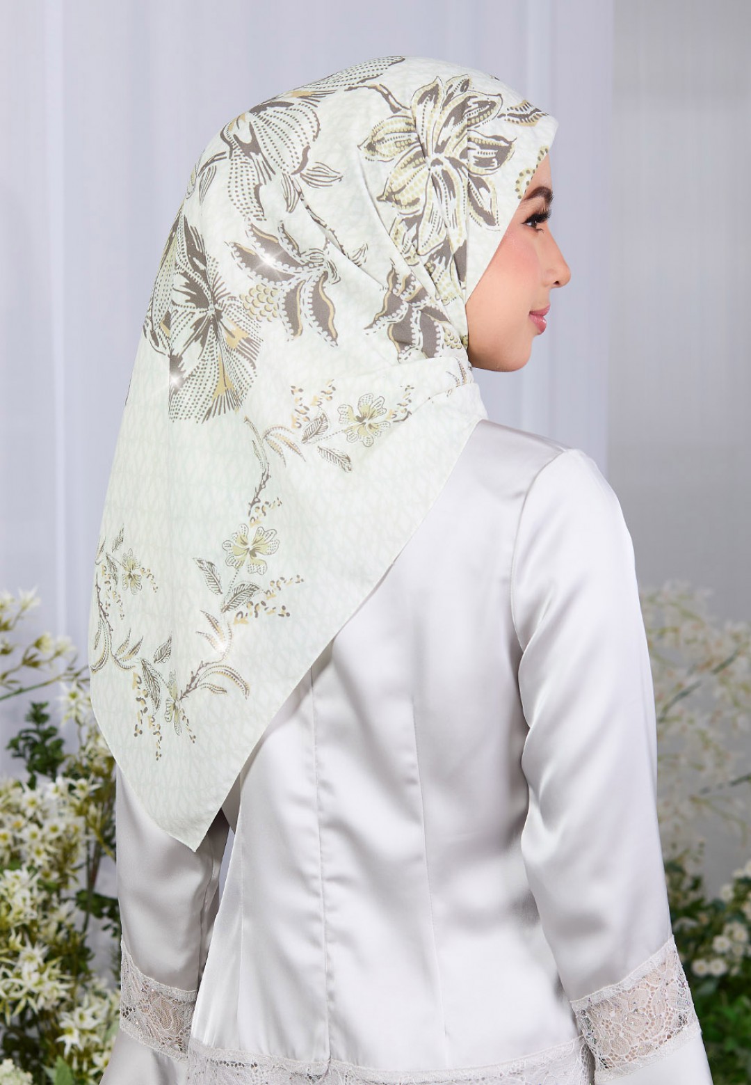 SQ DOVE PETALS PRINTED DIAMOND
