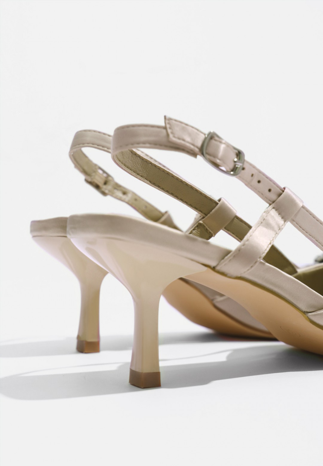 FARA SLINGBACK