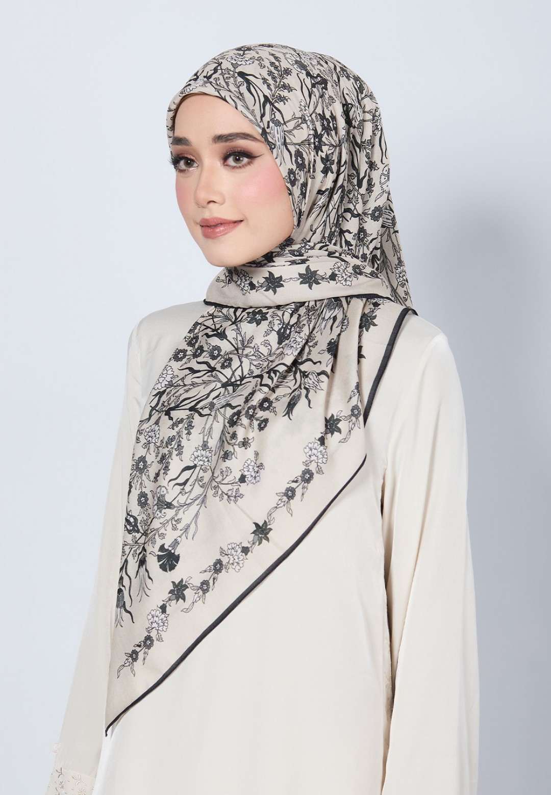 SQ AUBURN VOILE PRINTED