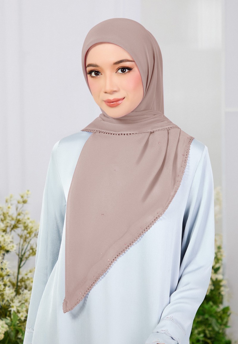 SQ ELVA BLUME VOILE LACE DIAMOND