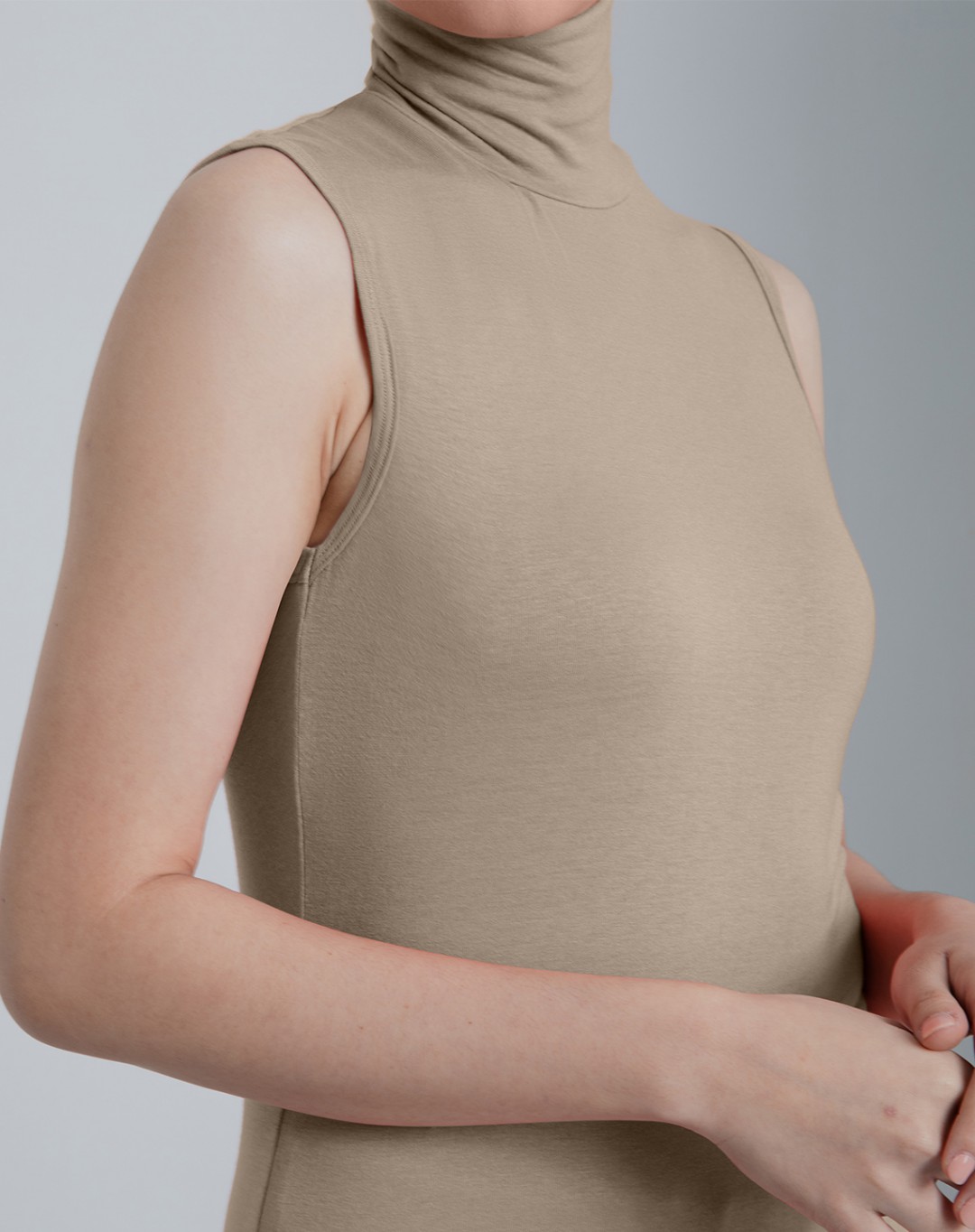 ELORA SLEEVELESS TURTLENECK INNER