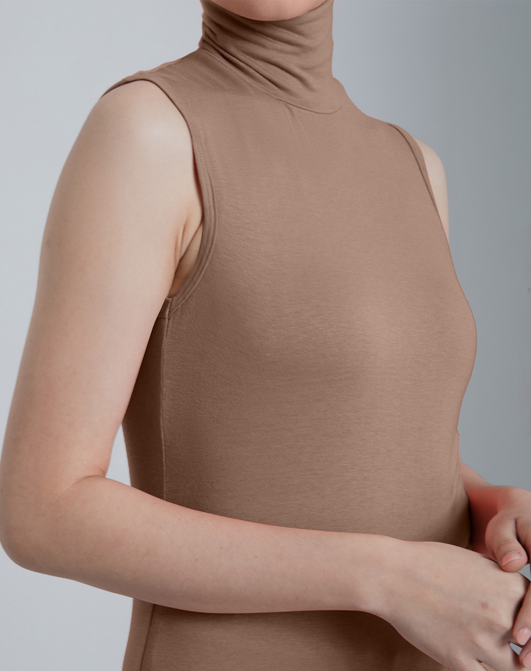 ELORA SLEEVELESS TURTLENECK INNER