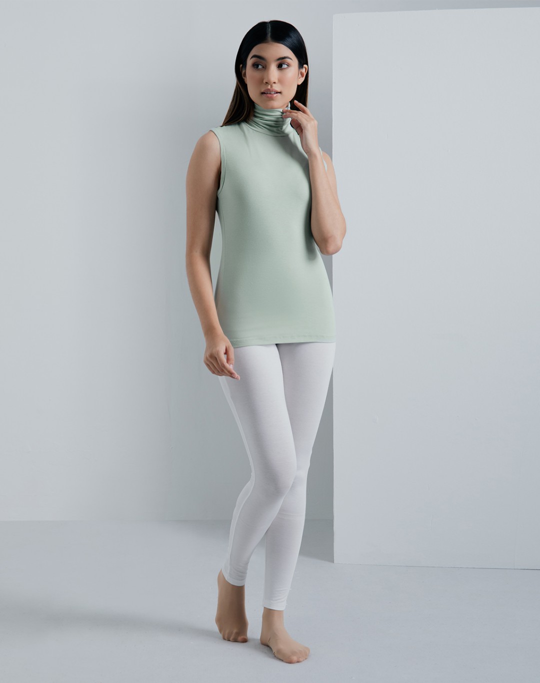 ELORA SLEEVELESS TURTLENECK INNER