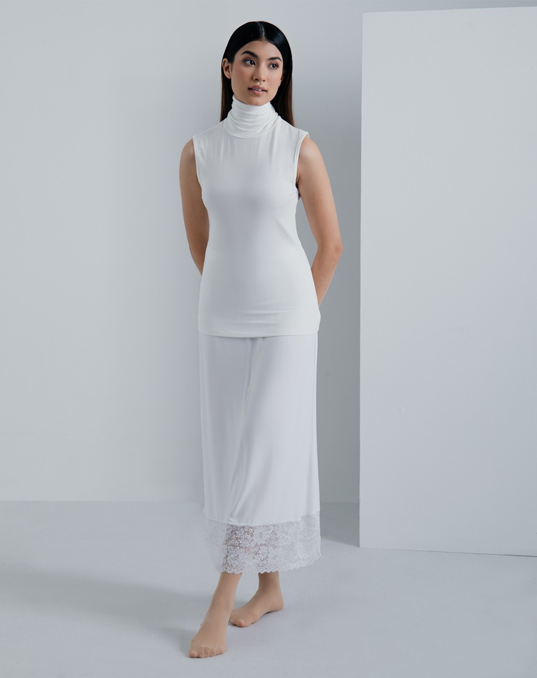 ELORA SLEEVELESS TURTLENECK INNER