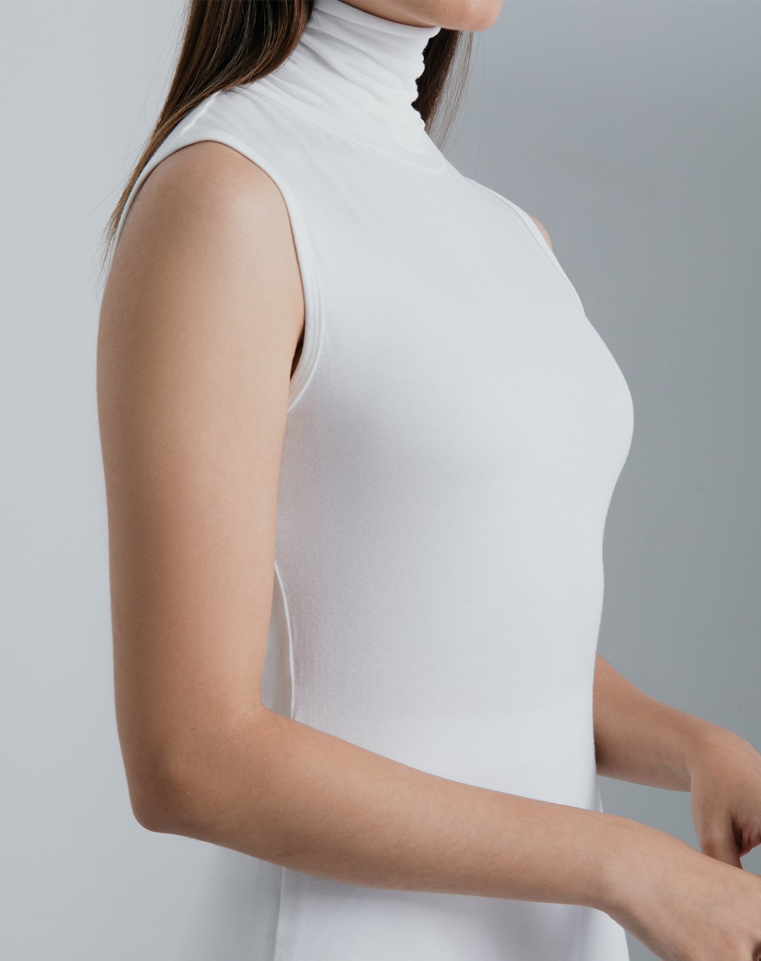 ELORA SLEEVELESS TURTLENECK INNER