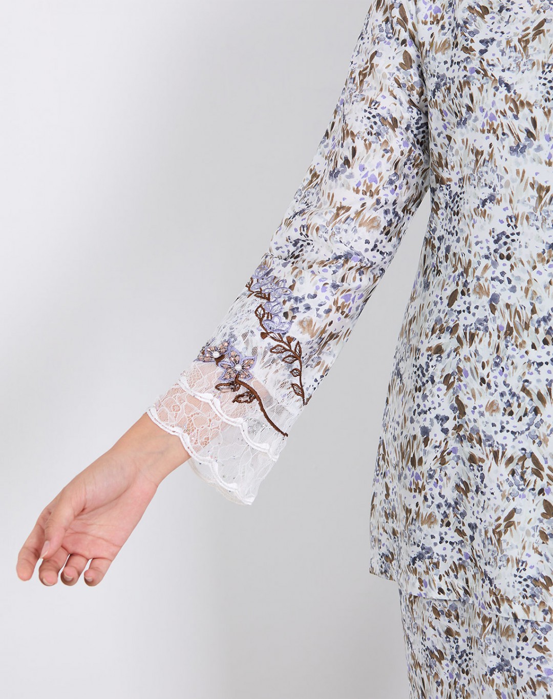 ELVI BAJU KURUNG