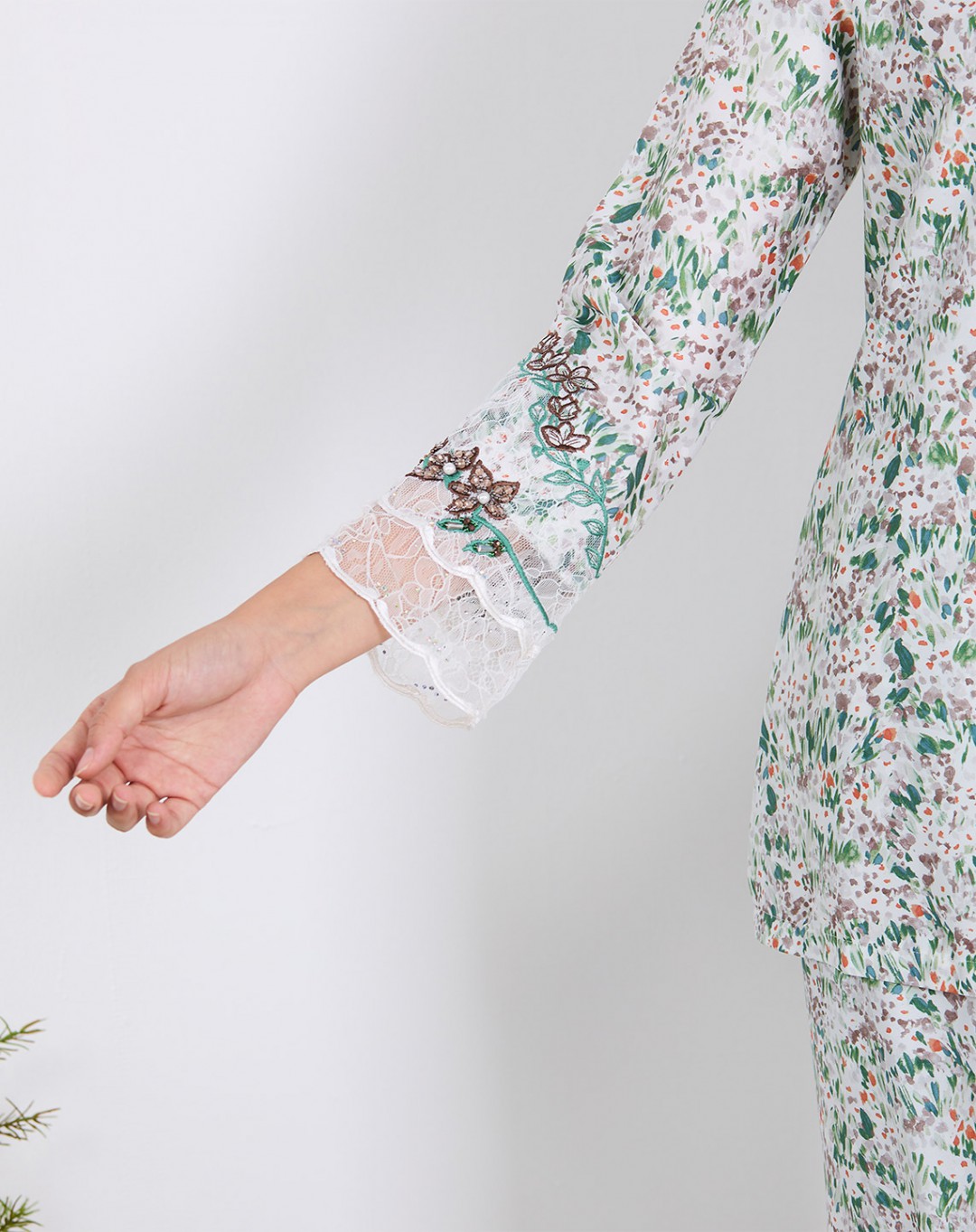 ELVI BAJU KURUNG