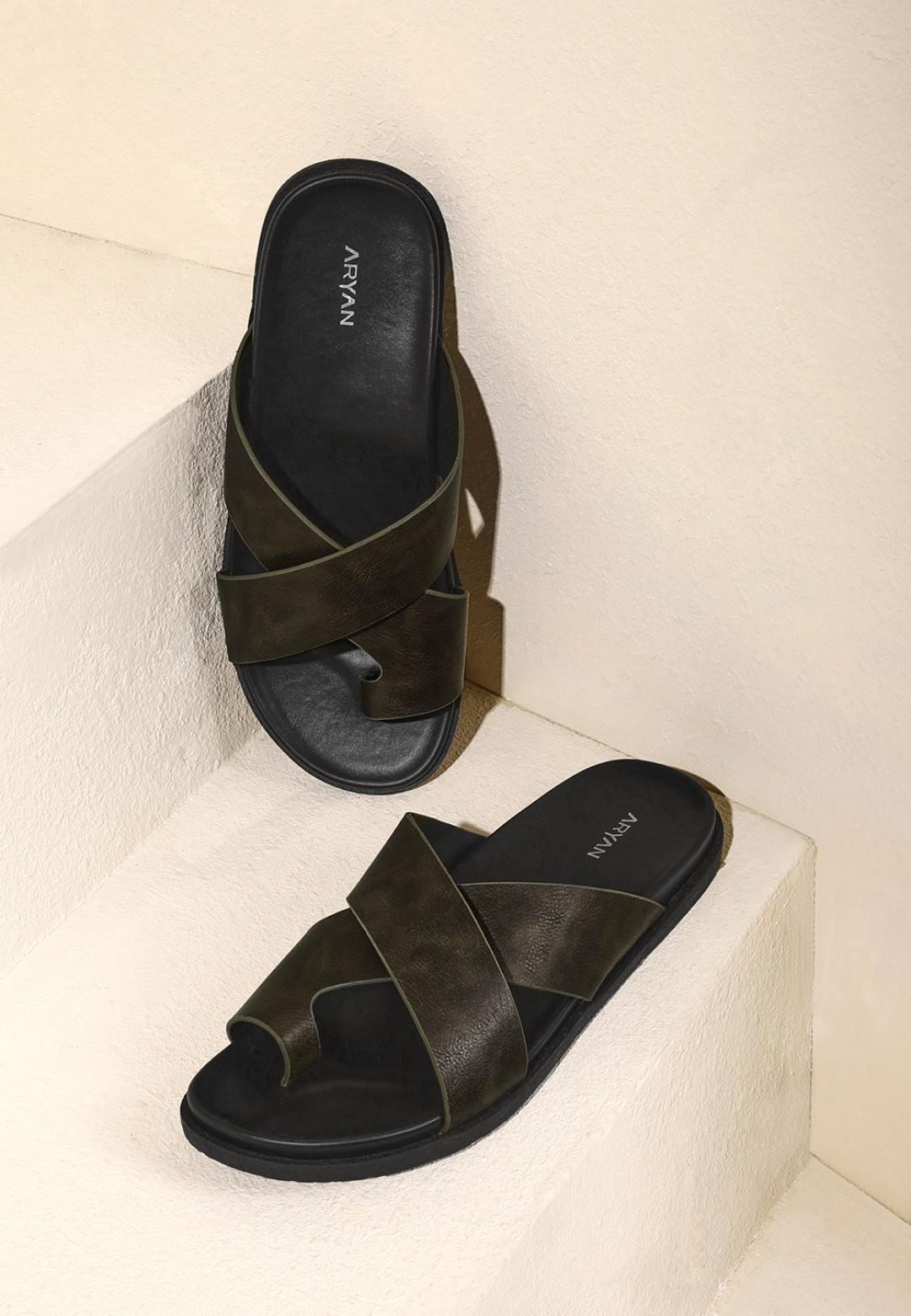 CRISS CROSS TOE SANDALS
