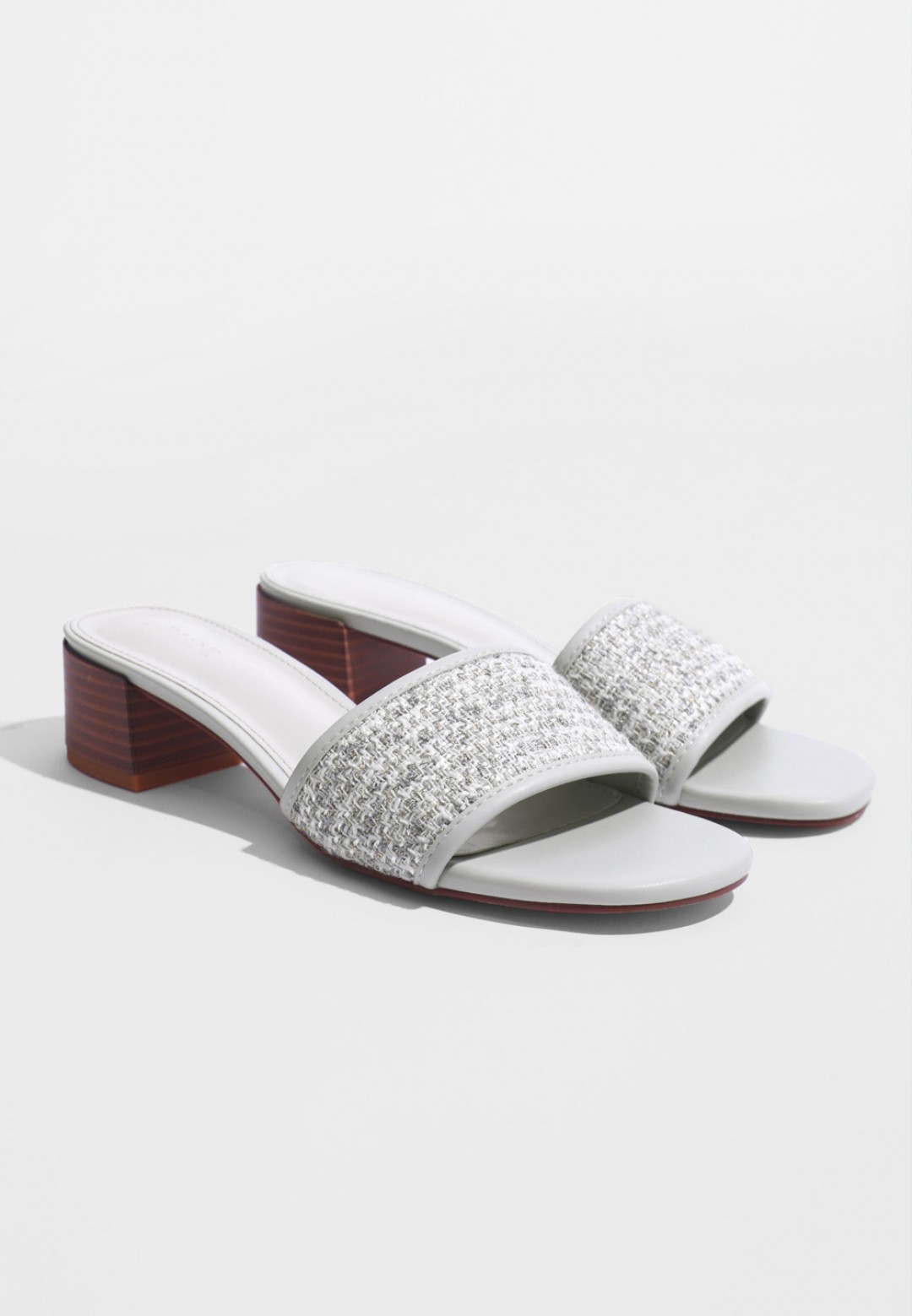 NISA SANDALS