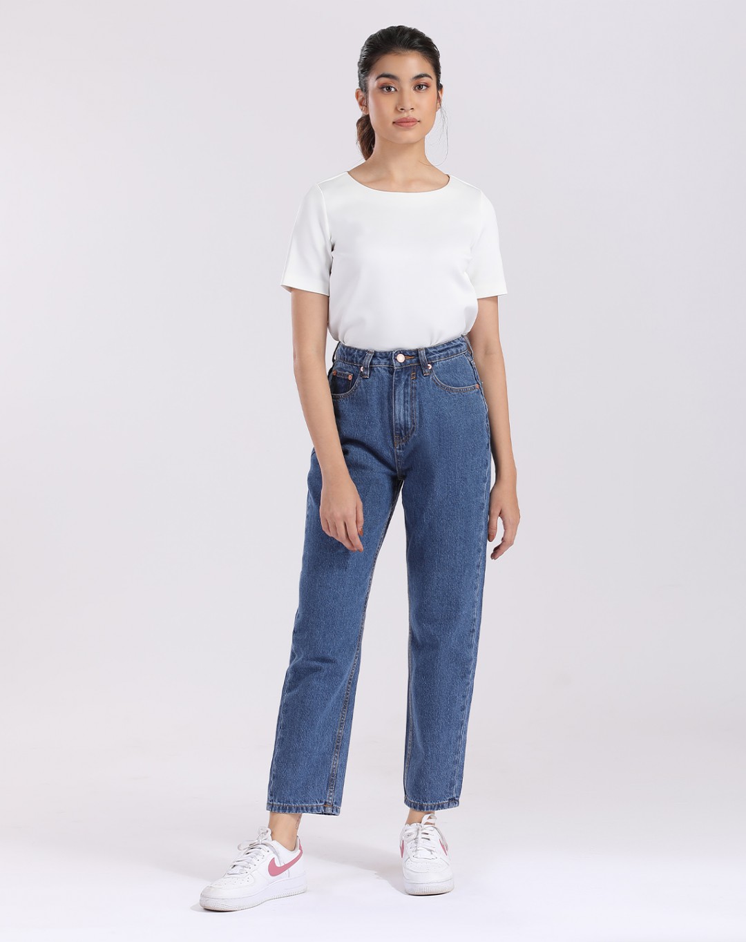 LIVIA MOMS STRAIGHT CUT JEANS