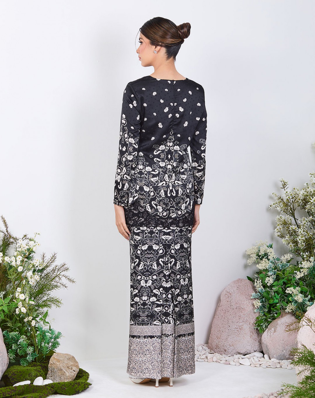 MAREELA BAJU KURUNG