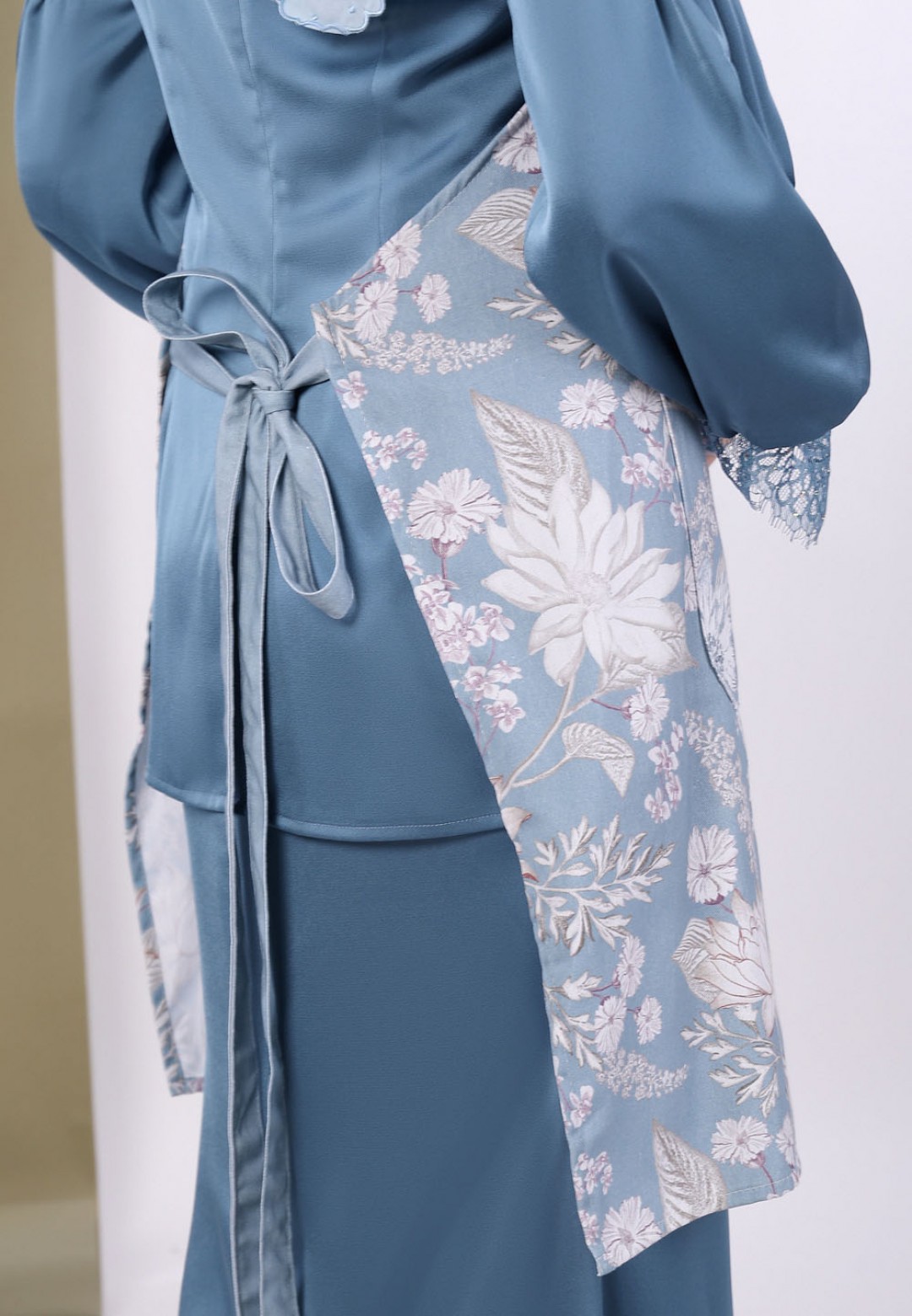 BOTANICAL APRON