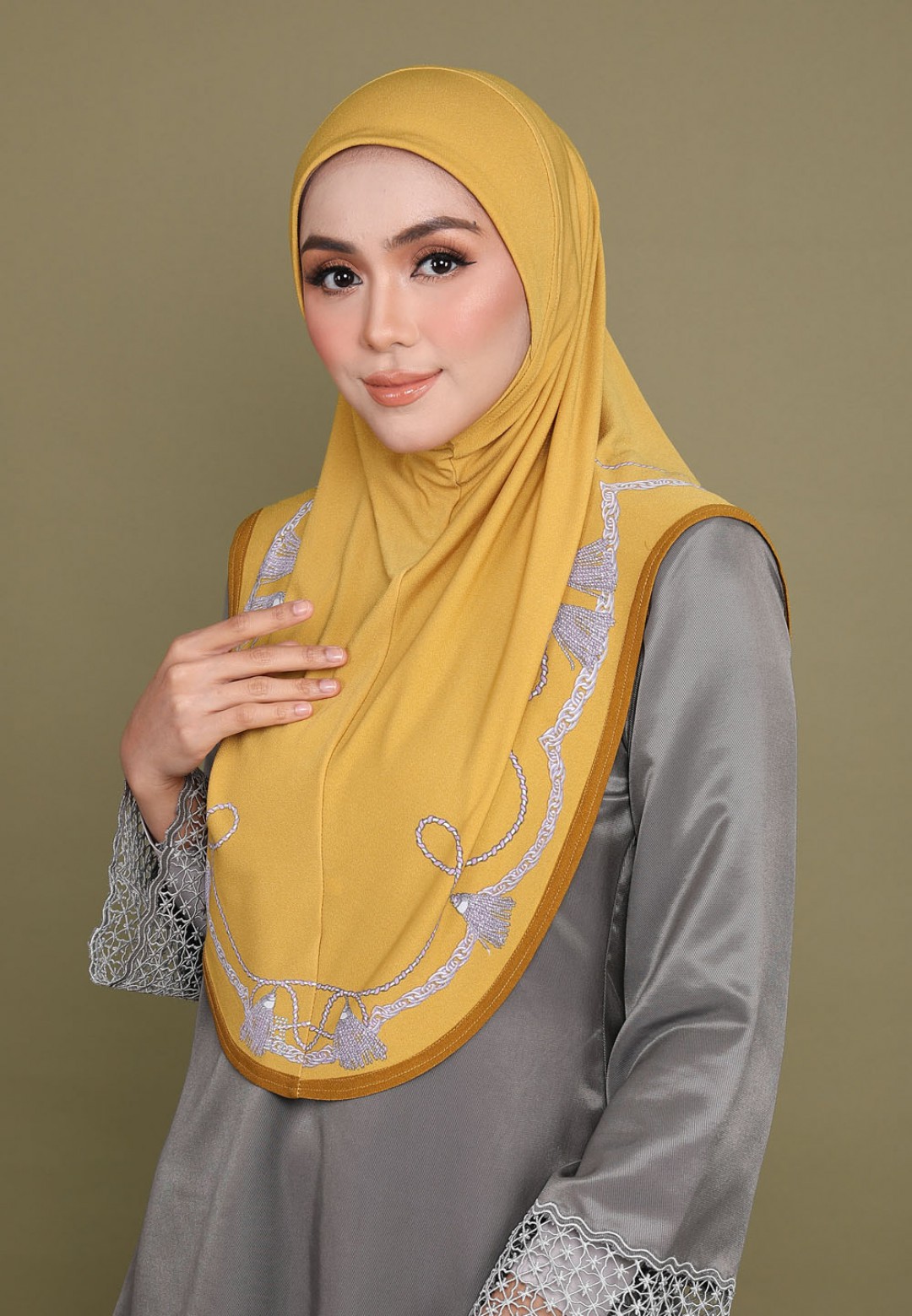 TIARA TWIN TASSEL STD PTD 245