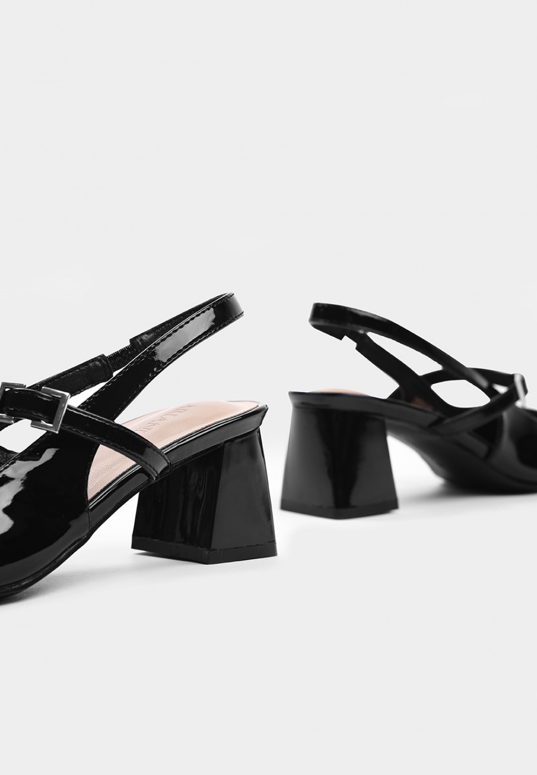 MARY JANE PUMPS