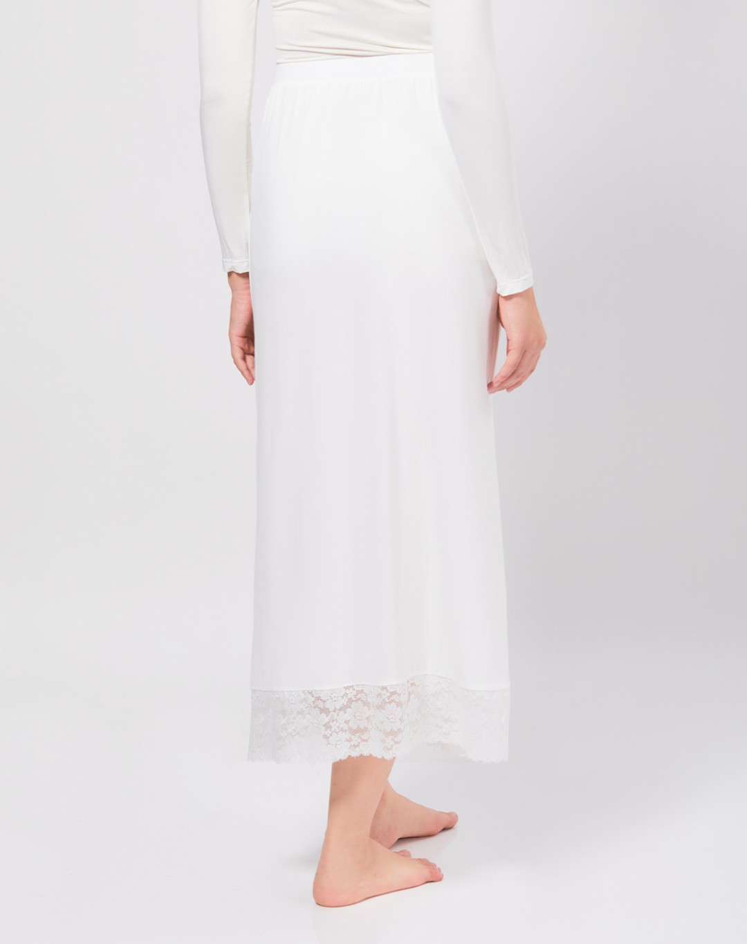 NYLA SKIRT (LACE BORDER)