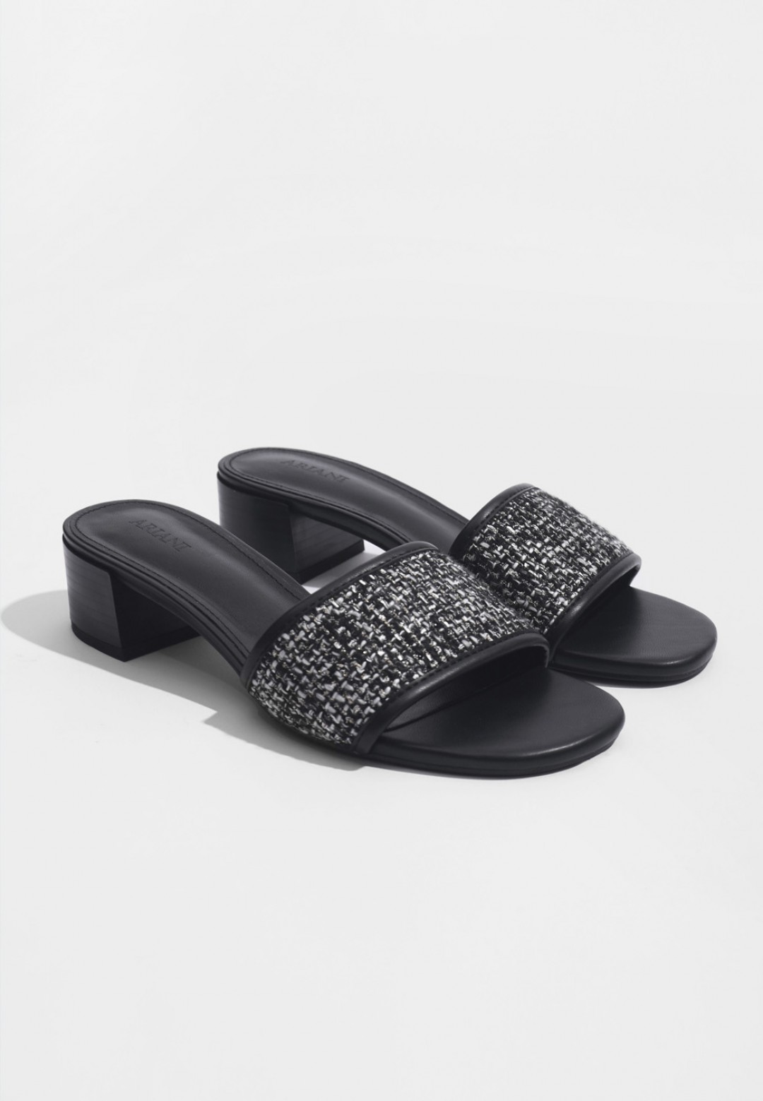 NISA SANDALS